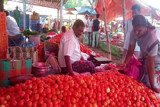 வரத்து குறைவு காரணமாக தக்காளி விலை மீண்டும் உயர்வு