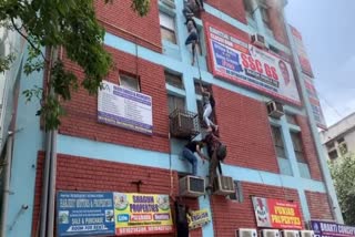 Fire Accident: દિલ્હીના મુખર્જીનગરમાં કોચિંગ સેન્ટરમાં આગ ભભૂકી, વિદ્યાર્થીઓ બારીમાંથી કૂદ્યા