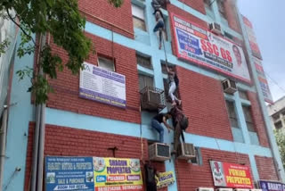 The terrible fire that hit the coaching of students of Mukherjee Nagar, came down from the window with the help of a rope