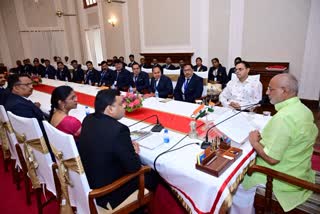 Trainee Officers interaction with Governor