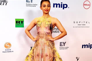 radhika apte flaunts at international emmy awards 2019