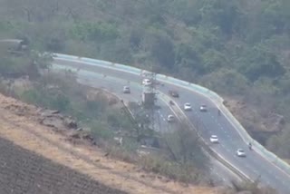 first and second lane of mumbai pune highway closed for 3 hours