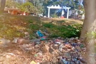 public dump Garbage the front of bapu statue in jagdalpur