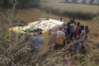 Van overturned to bring children to school