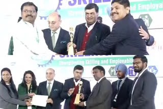 Andhra pradesh got two awards for skill develpoment