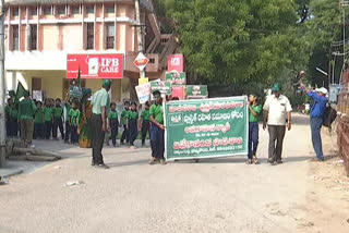 students_rally_against_plastic_usage