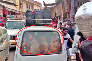 20 students in 10 seater van in faridabad