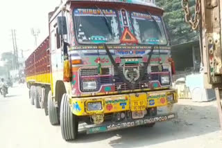 lorry_dhee_cycle_at_manthani