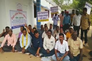 contractors-association-of-anandpur-protest-in-front-of-govt-office