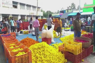 ஐய்யப்ப பக்தர்களின் வருகை அதிகரிப்பால் பூ வியாபாரிகள் மகிழ்ச்சி