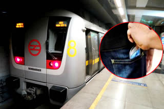 two man arrested for Stealing Mobile Phones From Delhi Metro