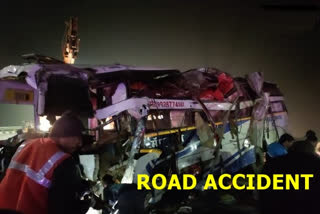 4 dead, 30 injured in bus accident on Agra-Lucknow expressway