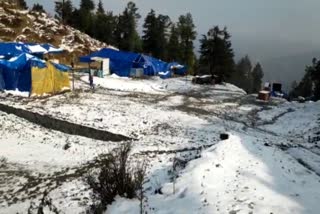 First snowfall of the season in Kufri