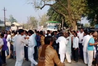 Farmers jammed highway for not getting urea