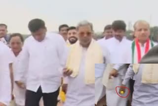 siddaramaih-carry-lemon-in-bellary-by-poll-campaign
