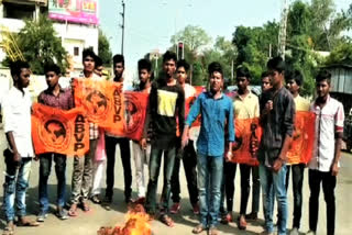 abvp leaders protest at nizamabad