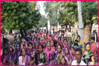 Anganwadi workers submitted memorandum to SDM