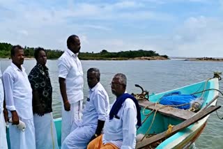 mla visit fisherman area  pattukottai keezhathottam  கடலில் ஏற்பட்டுள்ள மண்திட்டு  பட்டுக்கோட்டை மீன்பிடித் தொழில் கடும் பாதிப்பு  சட்டப்பேரவை உறுப்பினர் சேகர்