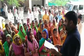 डूंगरपुर में महिलाओं ने किया विरोध प्रदर्शन,  Women protested in Dungarpur,  डूंगरपुर की खबर,  dungarpur news