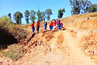 50 volunteers made the shaky road walkable