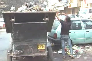 The issue of regularization of sanitation workers again before the election