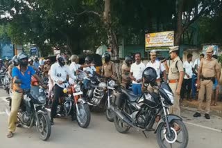 helmet awareness rall held in ariyalur  ariyalur district news  அரியலூர் மாவட்டச் செய்திகள்  தலைக்கவசம் விழிப்புணர்வு பேரணி  அரியலூர் மாவட்ட காவல் கண்காணிப்பாளர் சீனிவாசன்