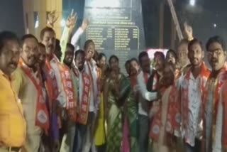 after-uddhav-thackerays-oath-fireworks-and-ladders-were-distributed-in-karad