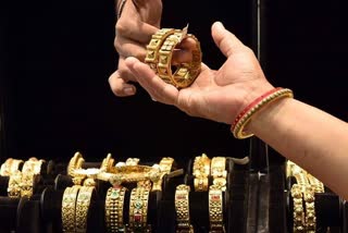 Govt will made gold hallmarking compulsory from 2021