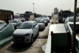 huge rush on toll plaza due to dead line of fastag
