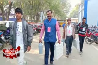 Jharkhand Assembly Election 2019, Lohardaga Assembly, EVM, Polling Booth, झारखंड विधानसभा चुनाव 2019, लोहरदगा विधानसभा, ईवीएम, पोलिंग बूथ