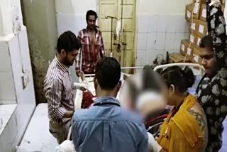 पति और पत्नी पर चाकू से हमला,  Husband and wife attacked with knife