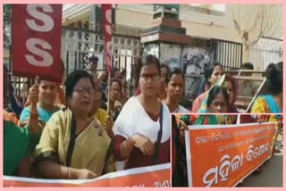 suci-women-origanisation-protest-in-front-of-cuttack-collectorate