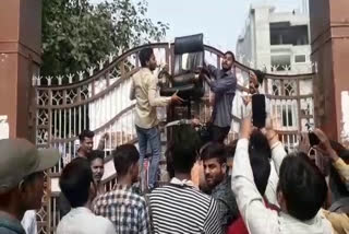 Students' union swearing ceremony at Commerce College became an arena of controversy for two days, kota news, कोटा न्यूज