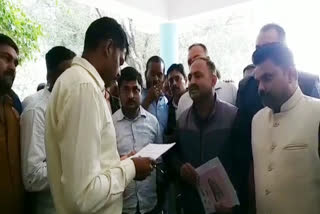 Mineral vehicle association submitted memorandum to tehsildar