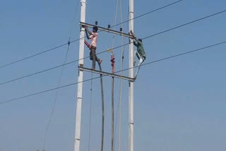 Electrical staff working without security regulations