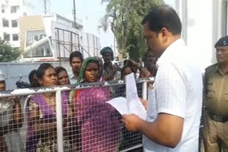 Garbage pickers reached the collectorate and submitted a memorandum