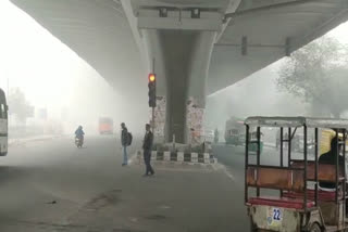 Fog sweeps across West Delhi