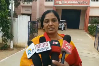 ex minister paritala sunitha fires on dgp