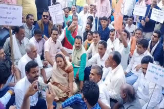 Protest against urea shortage