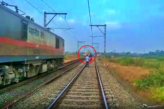 On the same track, the Deccan Railway and local trains stopped at a stop