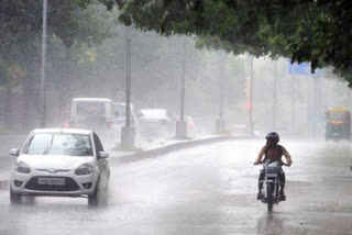 Kerala coast  heavy rainfall  യെല്ലോ അലേര്‍ട്ട്  കാലാവസ്ഥാ നിരീക്ഷണ കേന്ദ്രം  ഓറഞ്ച് അലര്‍ട്ട്