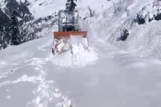 bro starts snow removal from rohtang