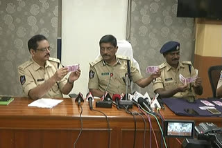 vishakapatnam cp rk meena press meet on fake currency