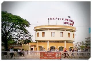 a woman arguing to traffic police