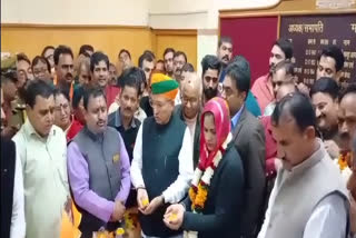 Newly elected Mayor Sushila Kanwar Rajpurohit took charge, bikaner news, बीकानेर न्यूज