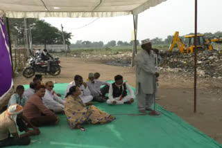 harda news,  Congressmen,  मुक्तिधाम , Muktidham , विरोध-प्रद्रेशन , protest against garbage,  ज्ञापन सौंपा , memorandum submitted , कचरा