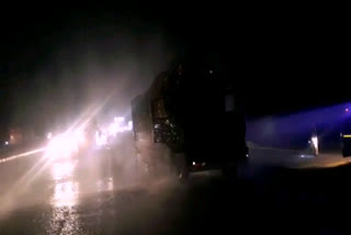 Alwar news,  अलवर की खबर,  बहरोड़ में चलती ट्रक में लगी आग,  Fire in a moving truck in Behror