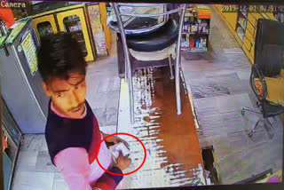 thief captured in cctv in yamunanagr