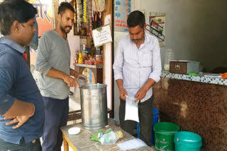 Milk is being sold in Panna for 60 rupees a liter