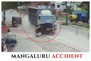 truck hits auto-rickshaw